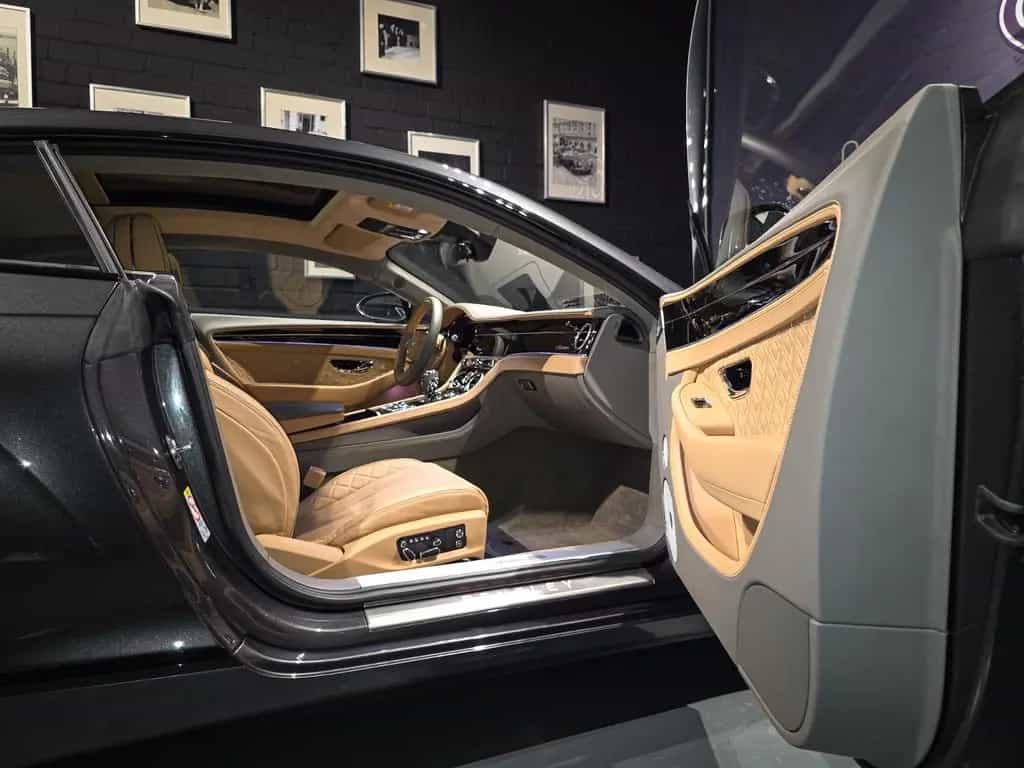 Bentley Continental GT Azure / erste Hand / 12/2023-photo-35