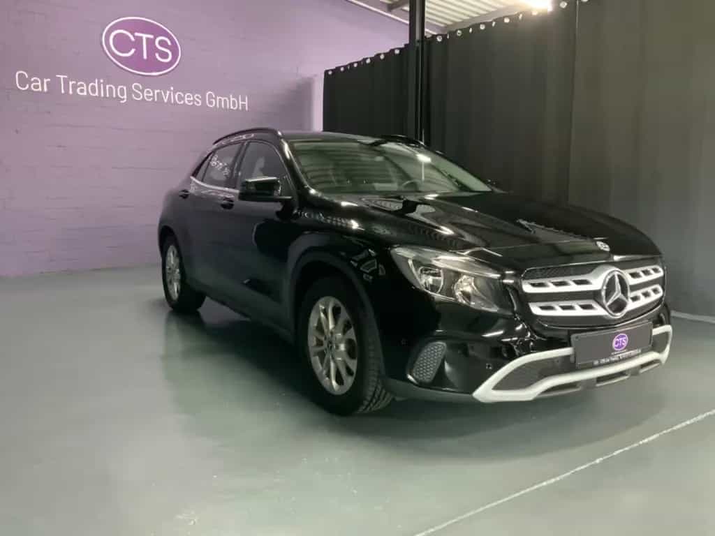 Mercedes-Benz GLA 180 GLA / Business Paket 10/2019-photo-1