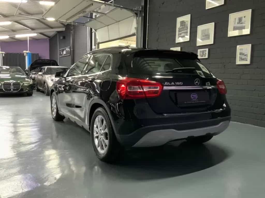 Mercedes-Benz GLA 180 GLA / Business Paket 10/2019-photo-3
