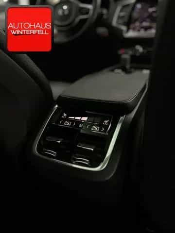Volvo XC90 B5 AWD 7SITZ+PANO+AHK+360+HUD+H/K+STANDHZG+ 03/2022-photo-17