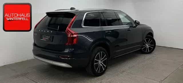 Volvo XC90 B5 AWD 7SITZ+PANO+AHK+360+HUD+H/K+STANDHZG+ 03/2022-photo-3