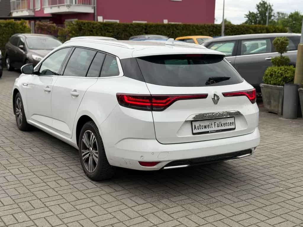Renault Megane TCe 140 EDC GPF Intens Grandtour 10/2021-photo-1
