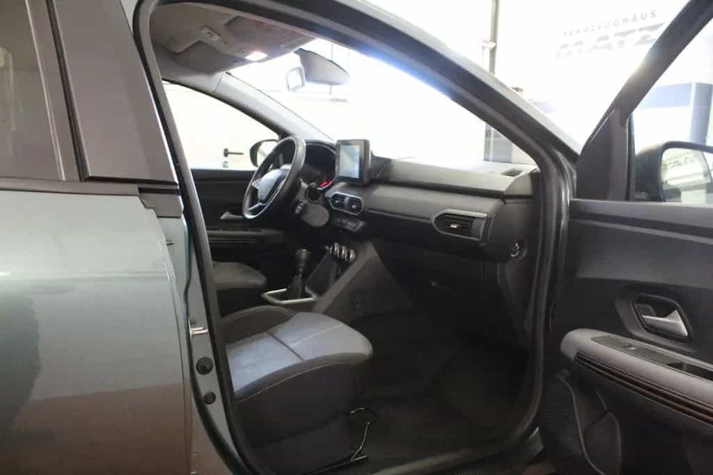 Dacia Jogger TCE 110 Extreme+ 5-Sitzer *AHK* 08/2023-photo-12