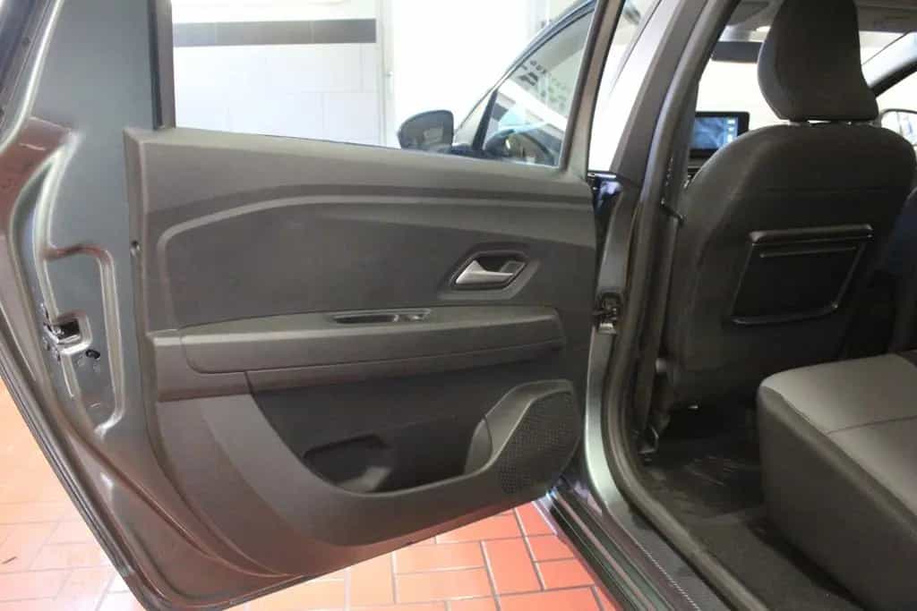Dacia Jogger TCE 110 Extreme+ 5-Sitzer *AHK* 08/2023-photo-18