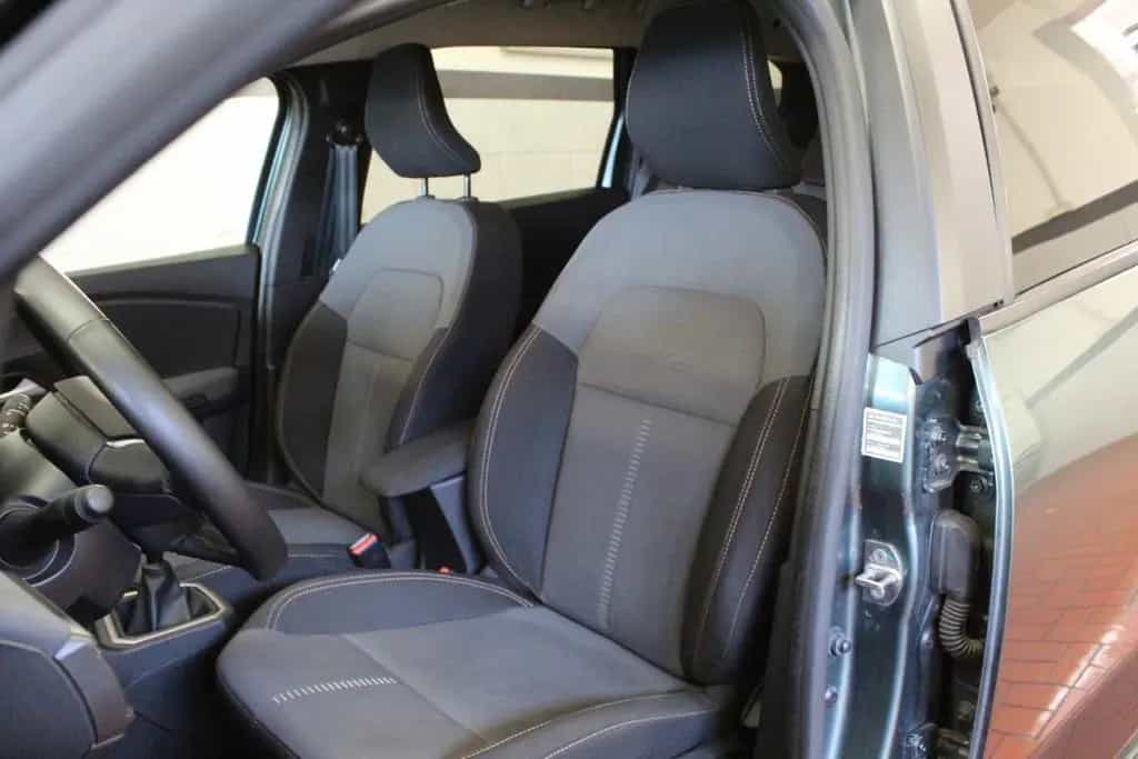 Dacia Jogger TCE 110 Extreme+ 5-Sitzer *AHK* 08/2023-photo-19