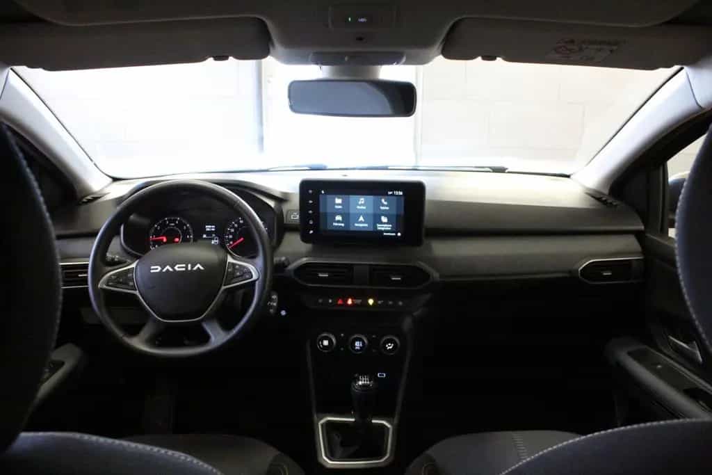 Dacia Jogger TCE 110 Extreme+ 5-Sitzer *AHK* 08/2023-photo-24