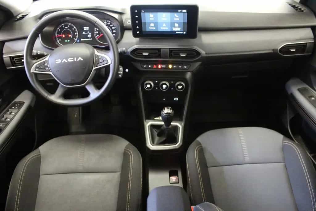 Dacia Jogger TCE 110 Extreme+ 5-Sitzer *AHK* 08/2023-photo-25