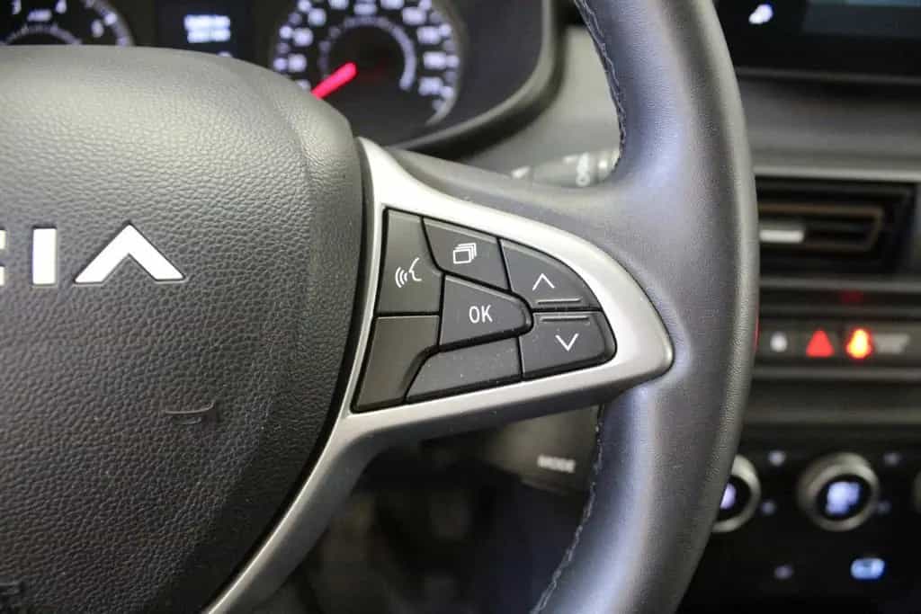 Dacia Jogger TCE 110 Extreme+ 5-Sitzer *AHK* 08/2023-photo-27
