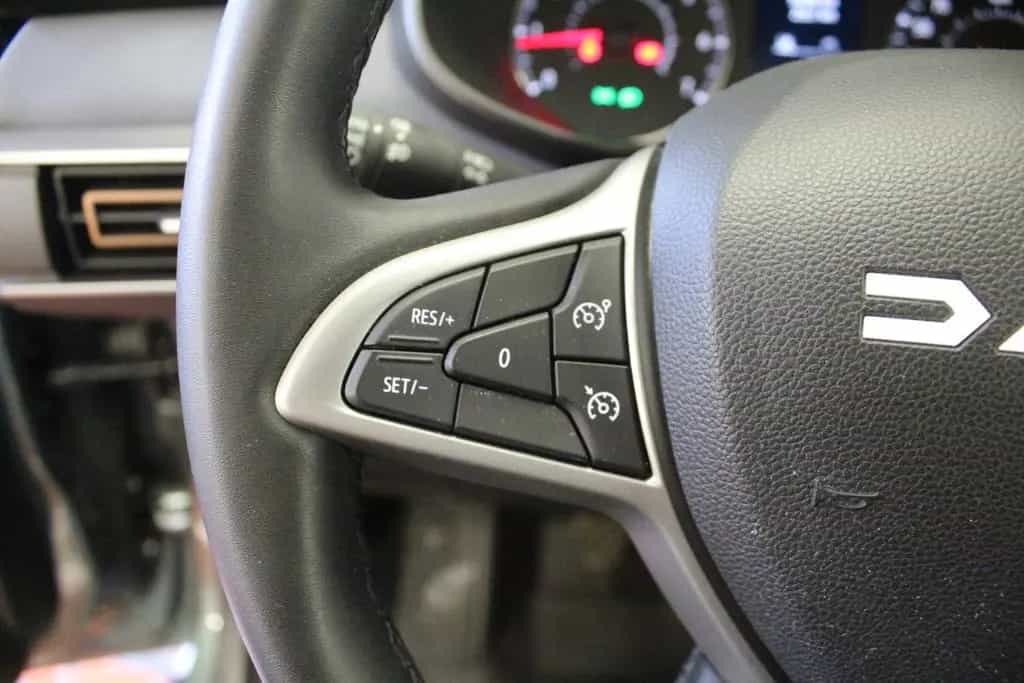 Dacia Jogger TCE 110 Extreme+ 5-Sitzer *AHK* 08/2023-photo-28