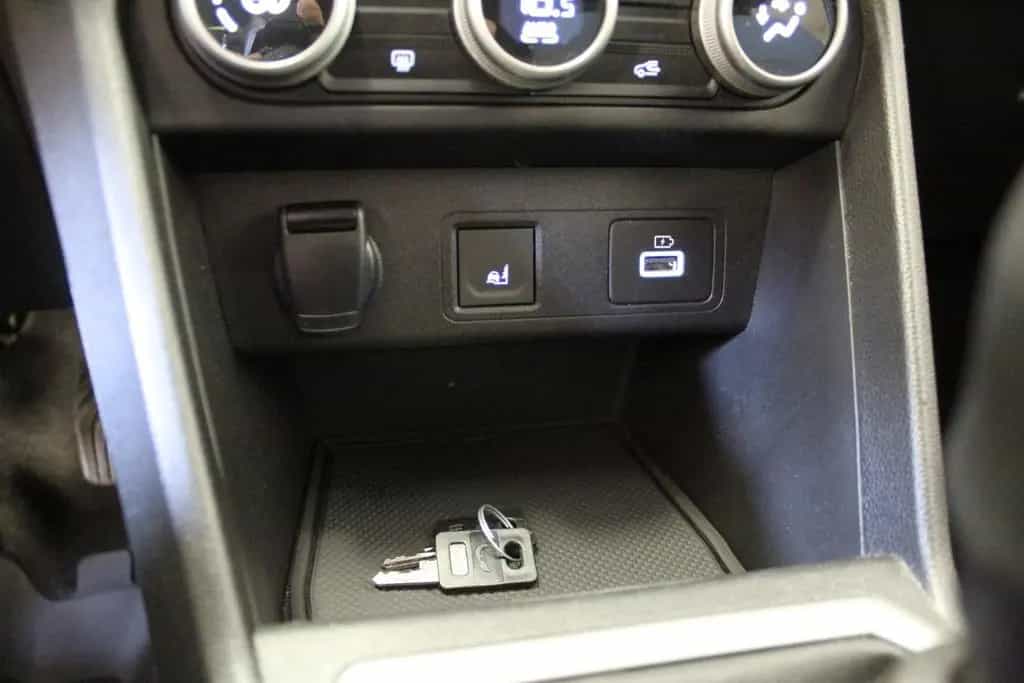 Dacia Jogger TCE 110 Extreme+ 5-Sitzer *AHK* 08/2023-photo-35