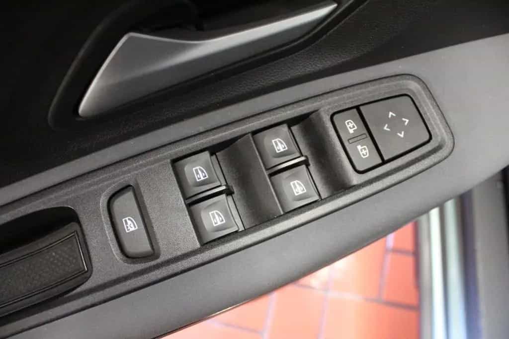 Dacia Jogger TCE 110 Extreme+ 5-Sitzer *AHK* 08/2023-photo-43