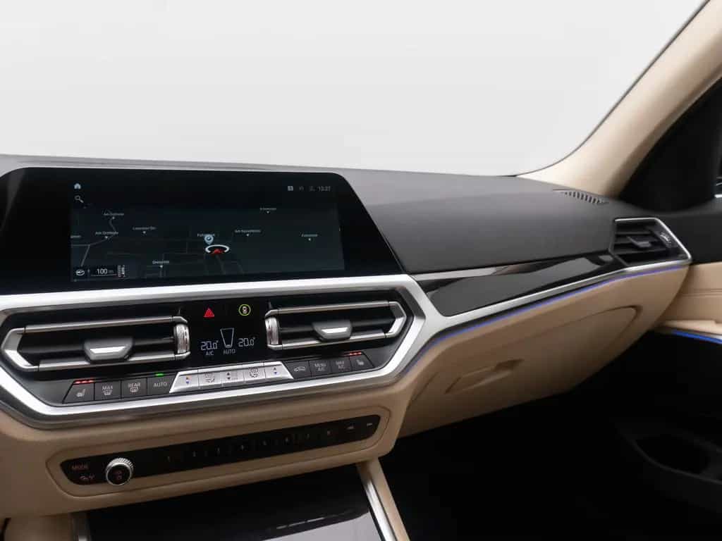 BMW 3 Series d Luxury Line 360°Alarm ACC AHK HUD DAB Leder 02/2021-photo-21