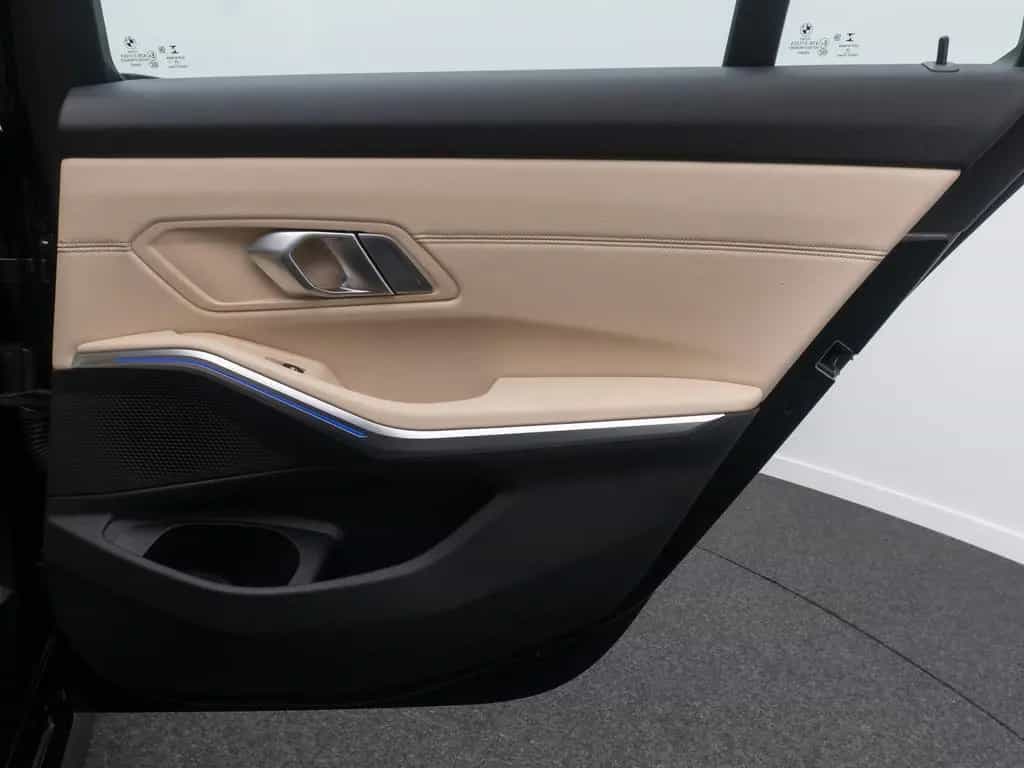 BMW 3 Series d Luxury Line 360°Alarm ACC AHK HUD DAB Leder 02/2021-photo-31