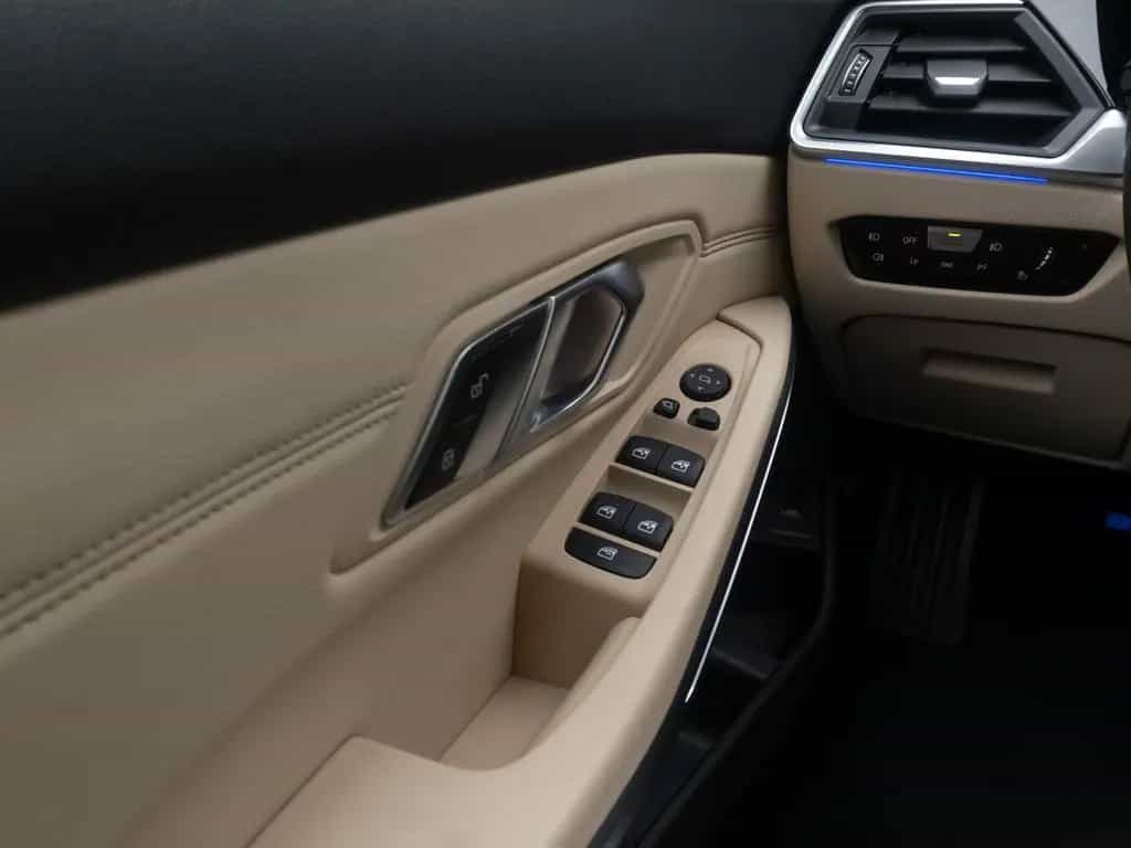 BMW 3 Series d Luxury Line 360°Alarm ACC AHK HUD DAB Leder 02/2021-photo-33
