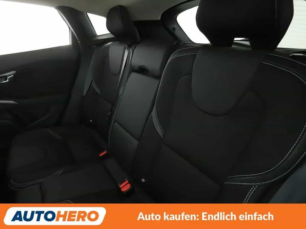 Volvo V40 2.0 T2 Momentum *NAVI*LED*TEMPO*PDC*SHZ* 03/2018-photo-13