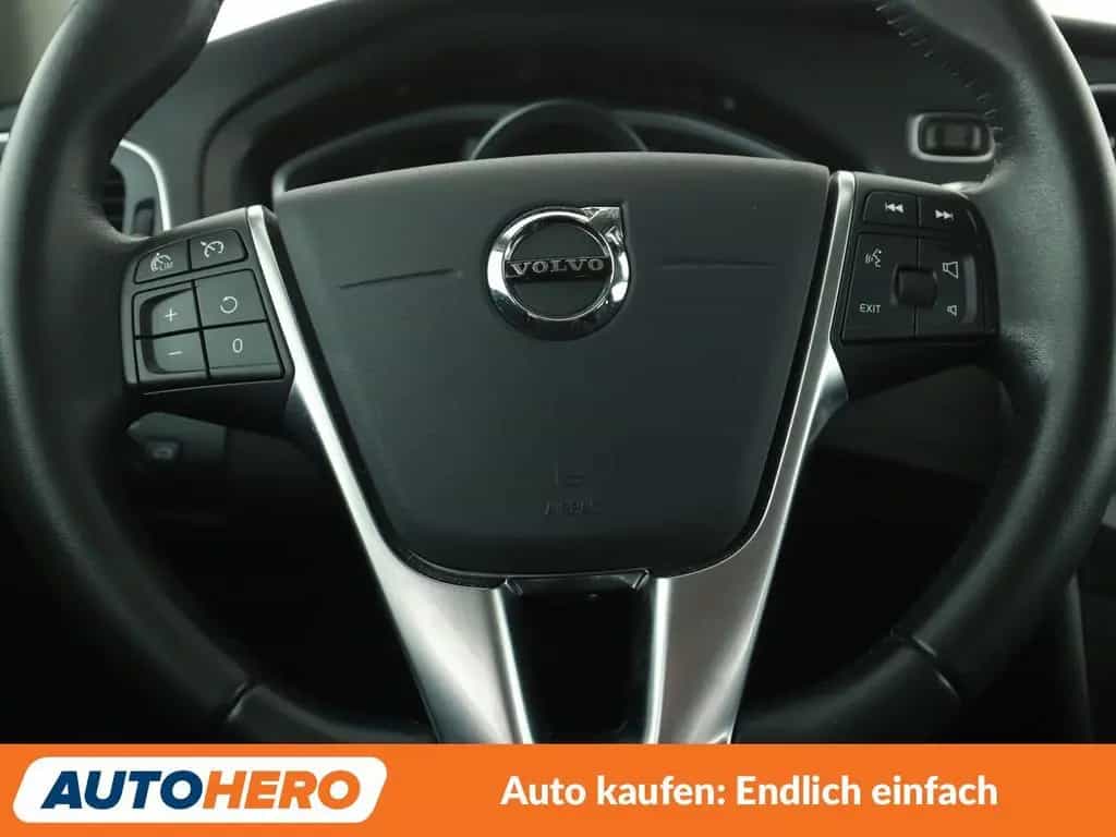 Volvo V40 2.0 T2 Momentum *NAVI*LED*TEMPO*PDC*SHZ* 03/2018-photo-18