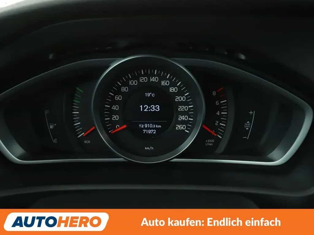 Volvo V40 2.0 T2 Momentum *NAVI*LED*TEMPO*PDC*SHZ* 03/2018-photo-19