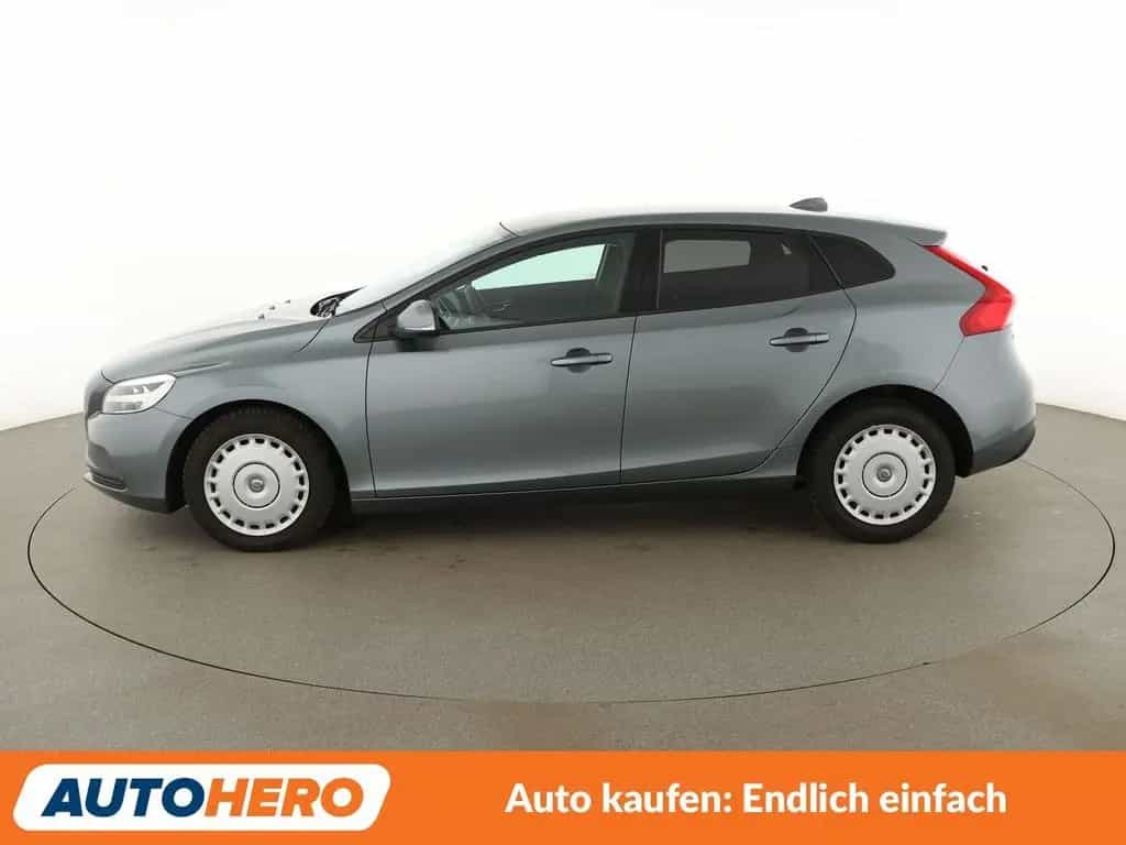 Volvo V40 2.0 T2 Momentum *NAVI*LED*TEMPO*PDC*SHZ* 03/2018-photo-2