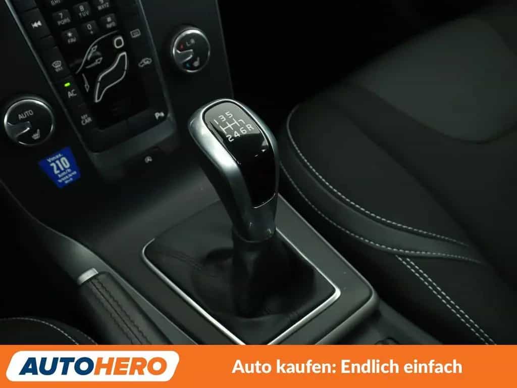 Volvo V40 2.0 T2 Momentum *NAVI*LED*TEMPO*PDC*SHZ* 03/2018-photo-22