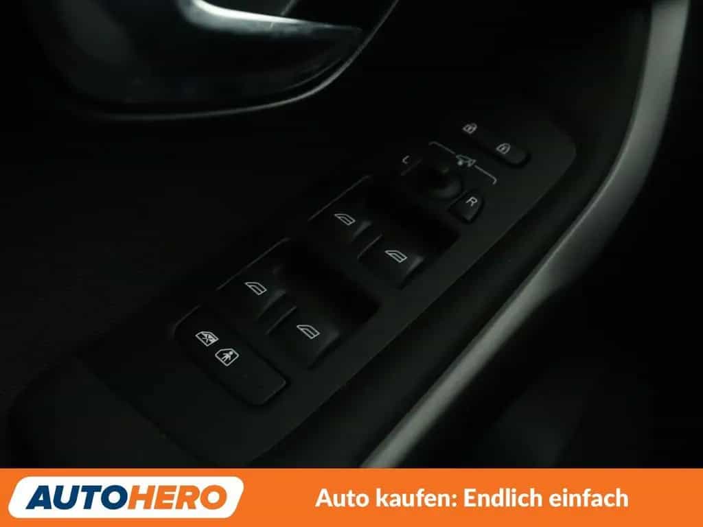 Volvo V40 2.0 T2 Momentum *NAVI*LED*TEMPO*PDC*SHZ* 03/2018-photo-23