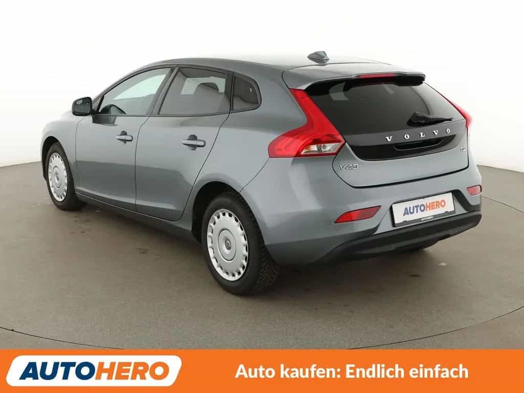 Volvo V40 2.0 T2 Momentum *NAVI*LED*TEMPO*PDC*SHZ* 03/2018-photo-3