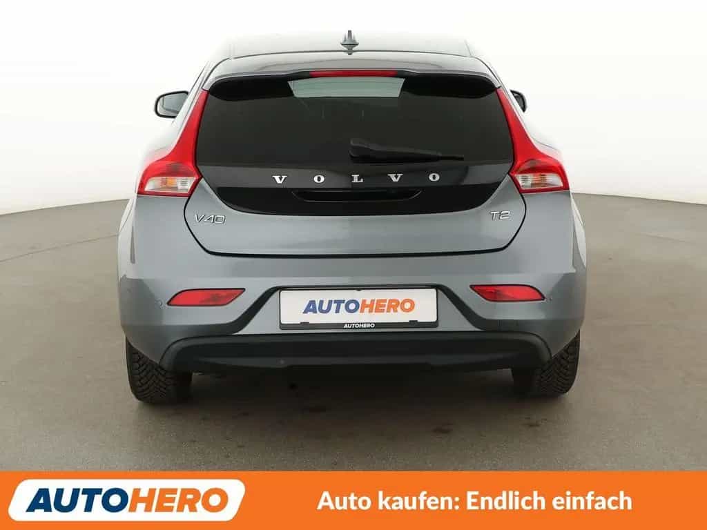 Volvo V40 2.0 T2 Momentum *NAVI*LED*TEMPO*PDC*SHZ* 03/2018-photo-4