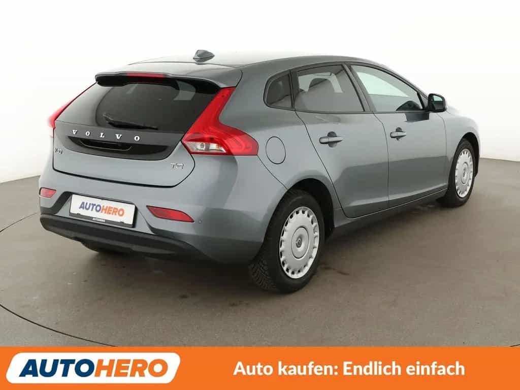 Volvo V40 2.0 T2 Momentum *NAVI*LED*TEMPO*PDC*SHZ* 03/2018-photo-5