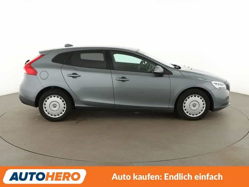 Volvo V40 2.0 T2 Momentum *NAVI*LED*TEMPO*PDC*SHZ* 03/2018-photo-6