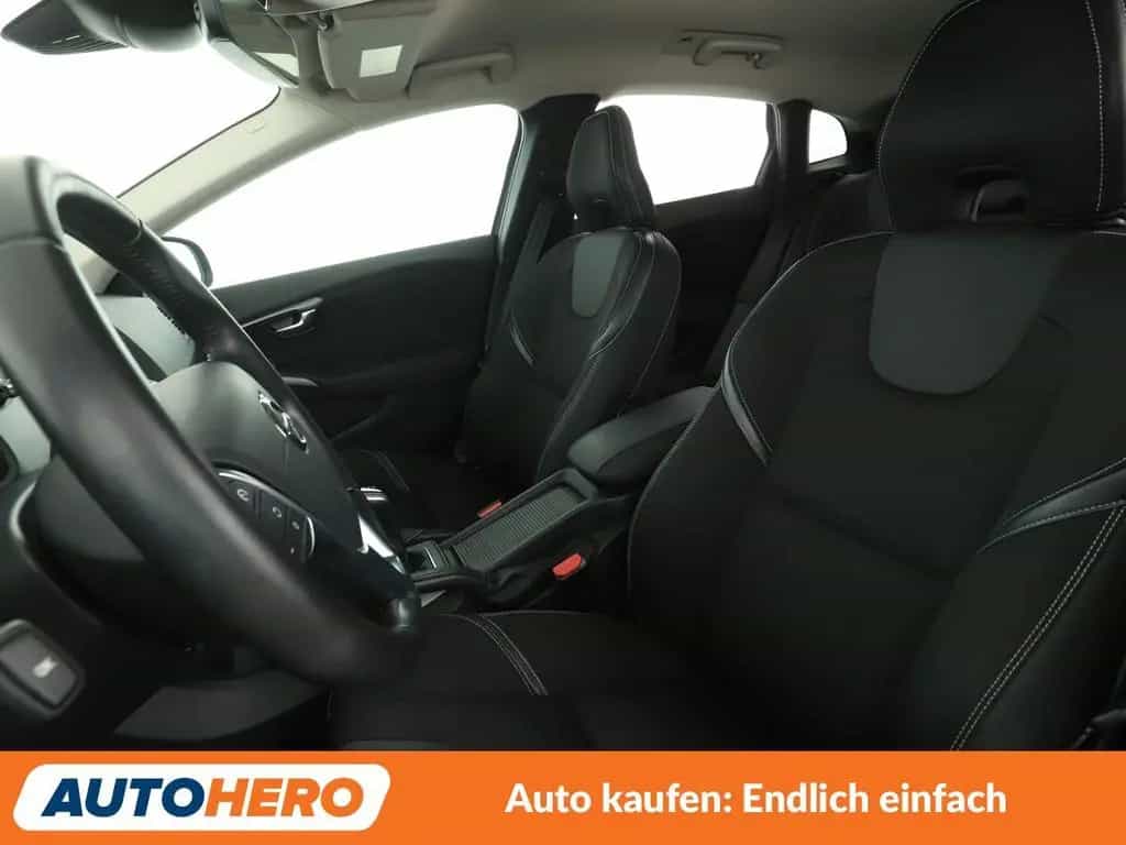 Volvo V40 2.0 T2 Momentum *NAVI*LED*TEMPO*PDC*SHZ* 03/2018-photo-9