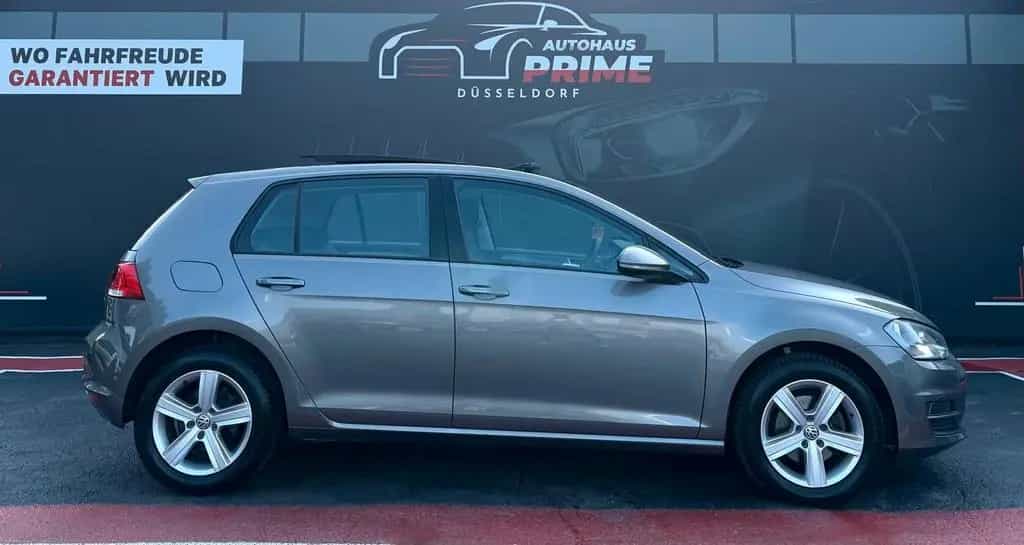 Volkswagen Golf VII Comfortline*Panorama*Scheckheft*PDC 04/2013-photo-11
