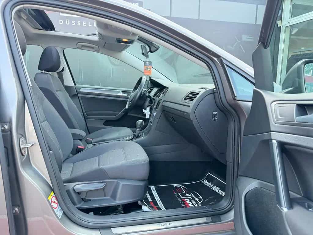 Volkswagen Golf VII Comfortline*Panorama*Scheckheft*PDC 04/2013-photo-19