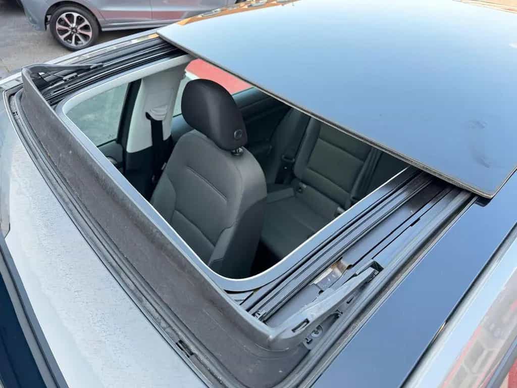 Volkswagen Golf VII Comfortline*Panorama*Scheckheft*PDC 04/2013-photo-26