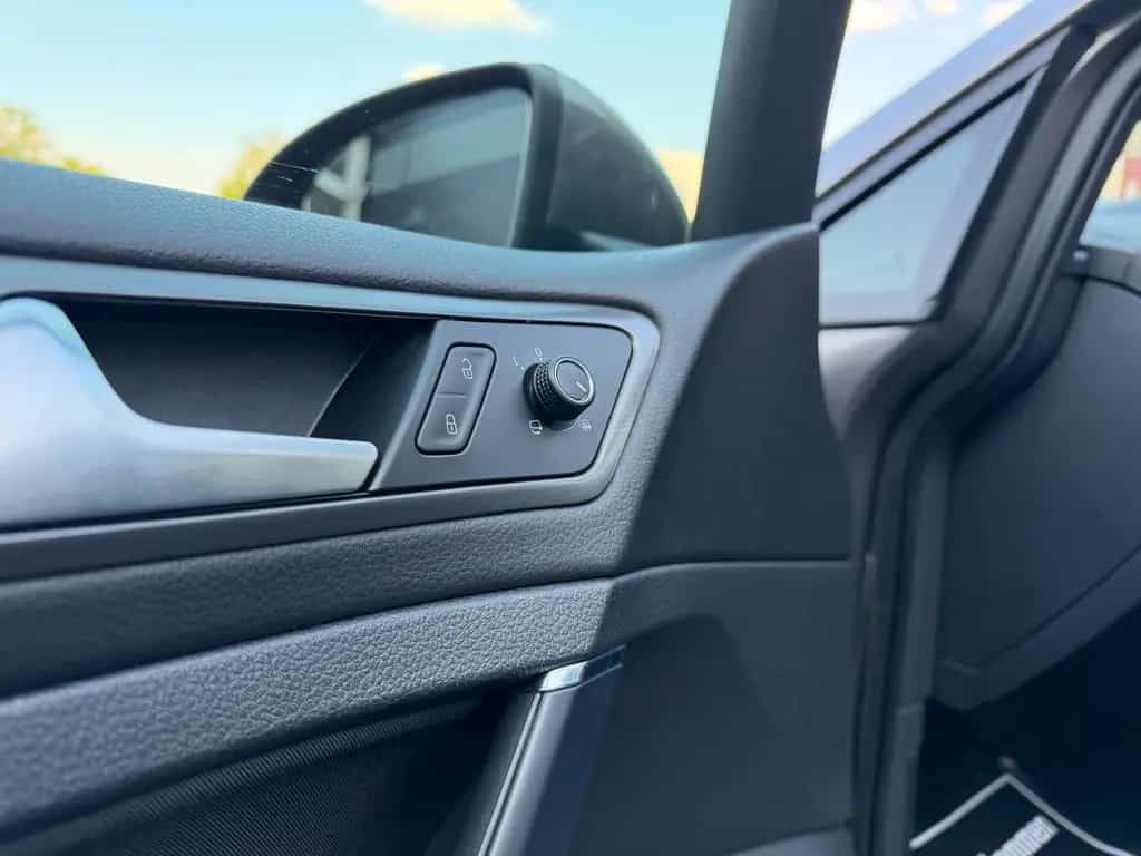 Volkswagen Golf VII Comfortline*Panorama*Scheckheft*PDC 04/2013-photo-27