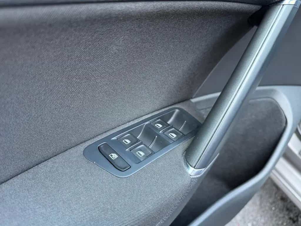 Volkswagen Golf VII Comfortline*Panorama*Scheckheft*PDC 04/2013-photo-30