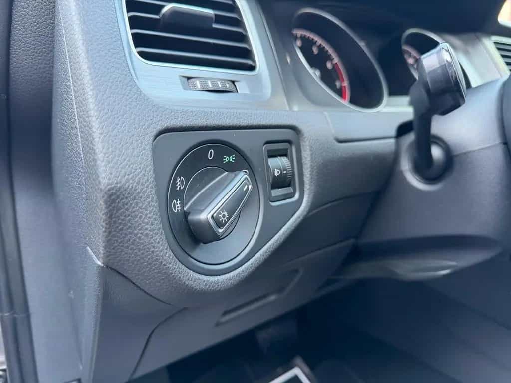 Volkswagen Golf VII Comfortline*Panorama*Scheckheft*PDC 04/2013-photo-31