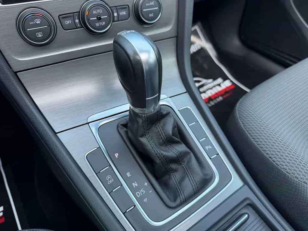Volkswagen Golf VII Comfortline*Panorama*Scheckheft*PDC 04/2013-photo-32