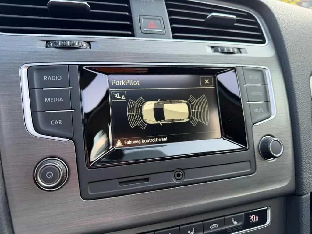 Volkswagen Golf VII Comfortline*Panorama*Scheckheft*PDC 04/2013-photo-36