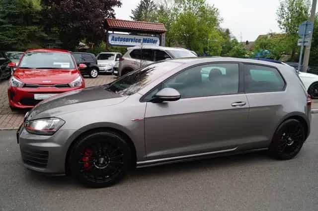 Volkswagen Golf VII GTI Performance Navi-BiXenon-PDC-Kamera 01/2016-photo-1