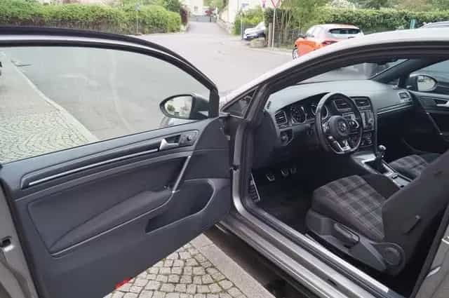Volkswagen Golf VII GTI Performance Navi-BiXenon-PDC-Kamera 01/2016-photo-10