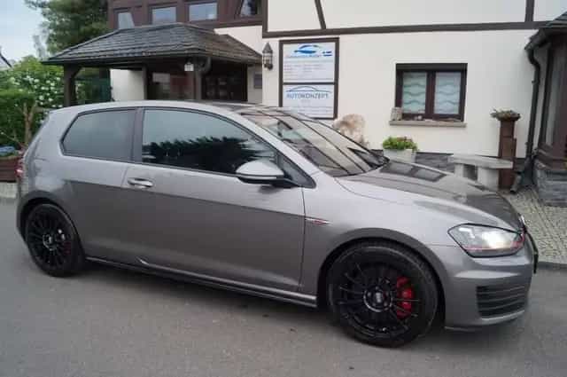 Volkswagen Golf VII GTI Performance Navi-BiXenon-PDC-Kamera 01/2016-photo-12