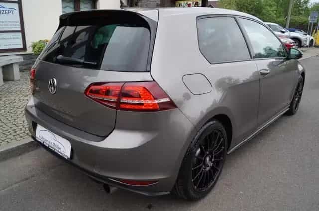 Volkswagen Golf VII GTI Performance Navi-BiXenon-PDC-Kamera 01/2016-photo-13