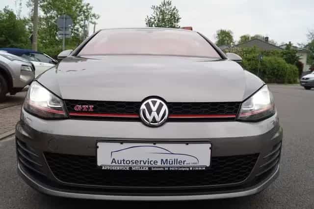 Volkswagen Golf VII GTI Performance Navi-BiXenon-PDC-Kamera 01/2016-photo-15