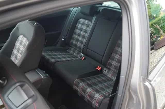 Volkswagen Golf VII GTI Performance Navi-BiXenon-PDC-Kamera 01/2016-photo-18