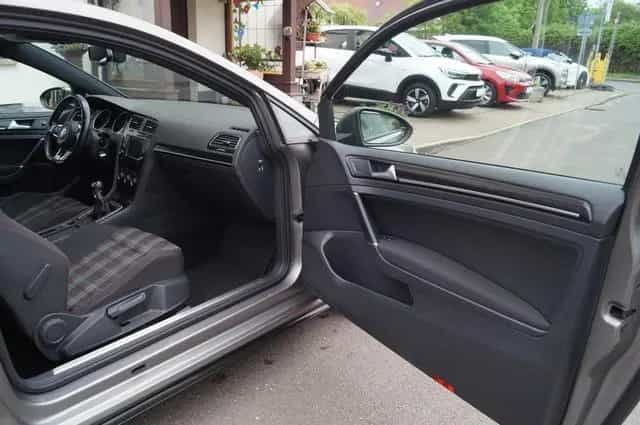 Volkswagen Golf VII GTI Performance Navi-BiXenon-PDC-Kamera 01/2016-photo-22