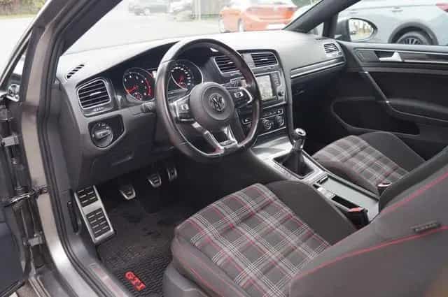 Volkswagen Golf VII GTI Performance Navi-BiXenon-PDC-Kamera 01/2016-photo-24
