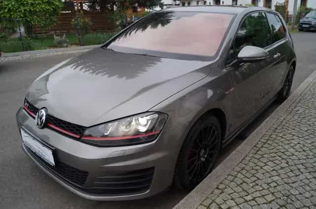 Volkswagen Golf VII GTI Performance Navi-BiXenon-PDC-Kamera 01/2016-photo-27