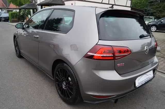 Volkswagen Golf VII GTI Performance Navi-BiXenon-PDC-Kamera 01/2016-photo-3