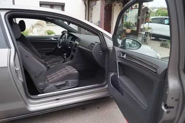 Volkswagen Golf VII GTI Performance Navi-BiXenon-PDC-Kamera 01/2016-photo-4