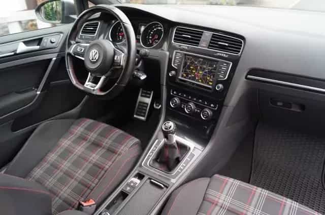 Volkswagen Golf VII GTI Performance Navi-BiXenon-PDC-Kamera 01/2016-photo-5