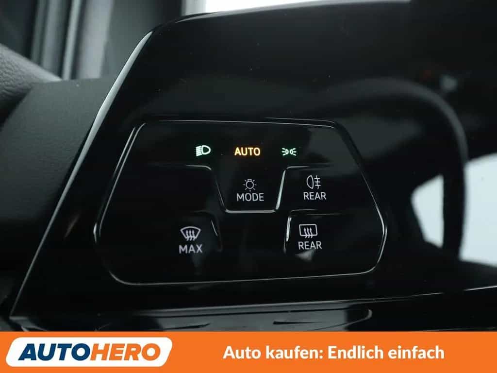 Volkswagen Golf VIII 1.5 TSI ACT R-Line*LED*VC*NAVI*LIMITER 09/2020-photo-27
